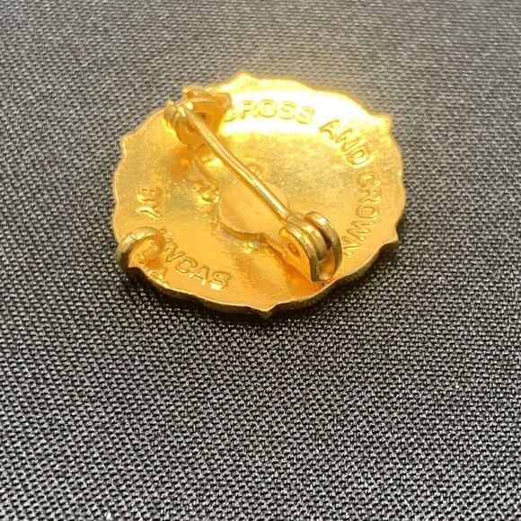 United Presbyterian Pin Vintage Sunday School Enamel Pinback Cross & Crown - Picture 3 of 5